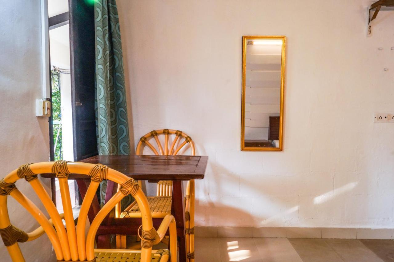 Piggy Calangute By Urban Nomads - Dorms & Pvt Rooms Гоа Экстерьер фото