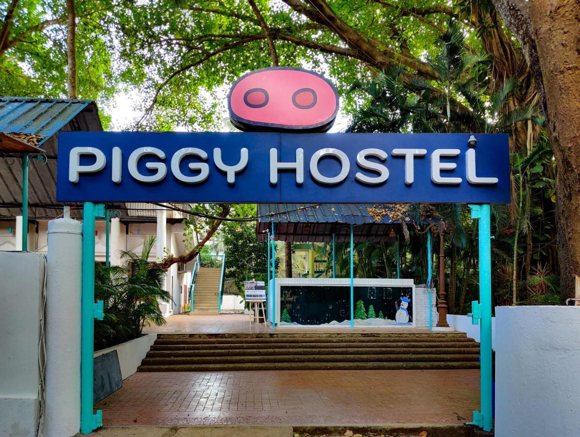 Piggy Calangute By Urban Nomads - Dorms & Pvt Rooms Гоа Экстерьер фото