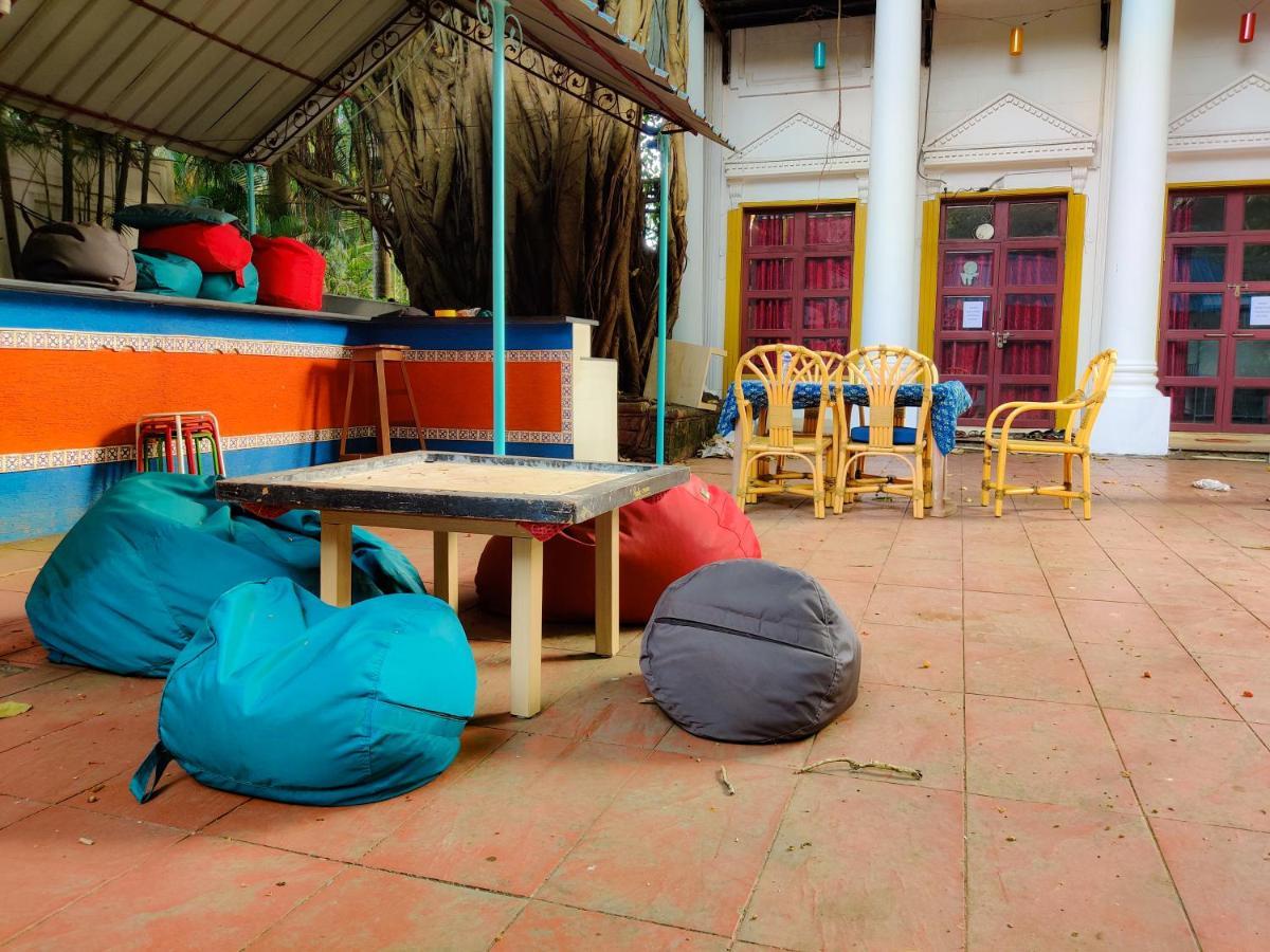 Piggy Calangute By Urban Nomads - Dorms & Pvt Rooms Гоа Экстерьер фото