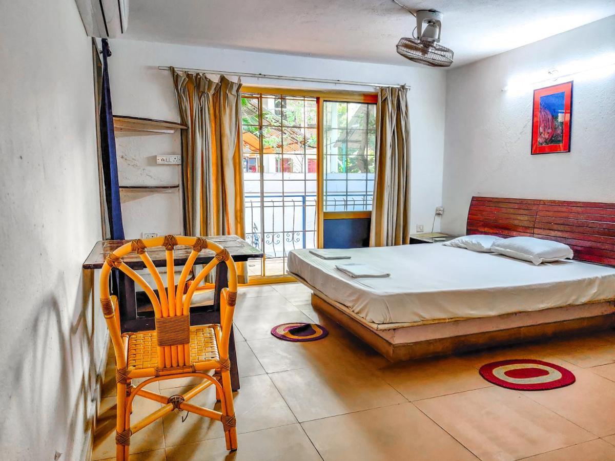 Piggy Calangute By Urban Nomads - Dorms & Pvt Rooms Гоа Экстерьер фото