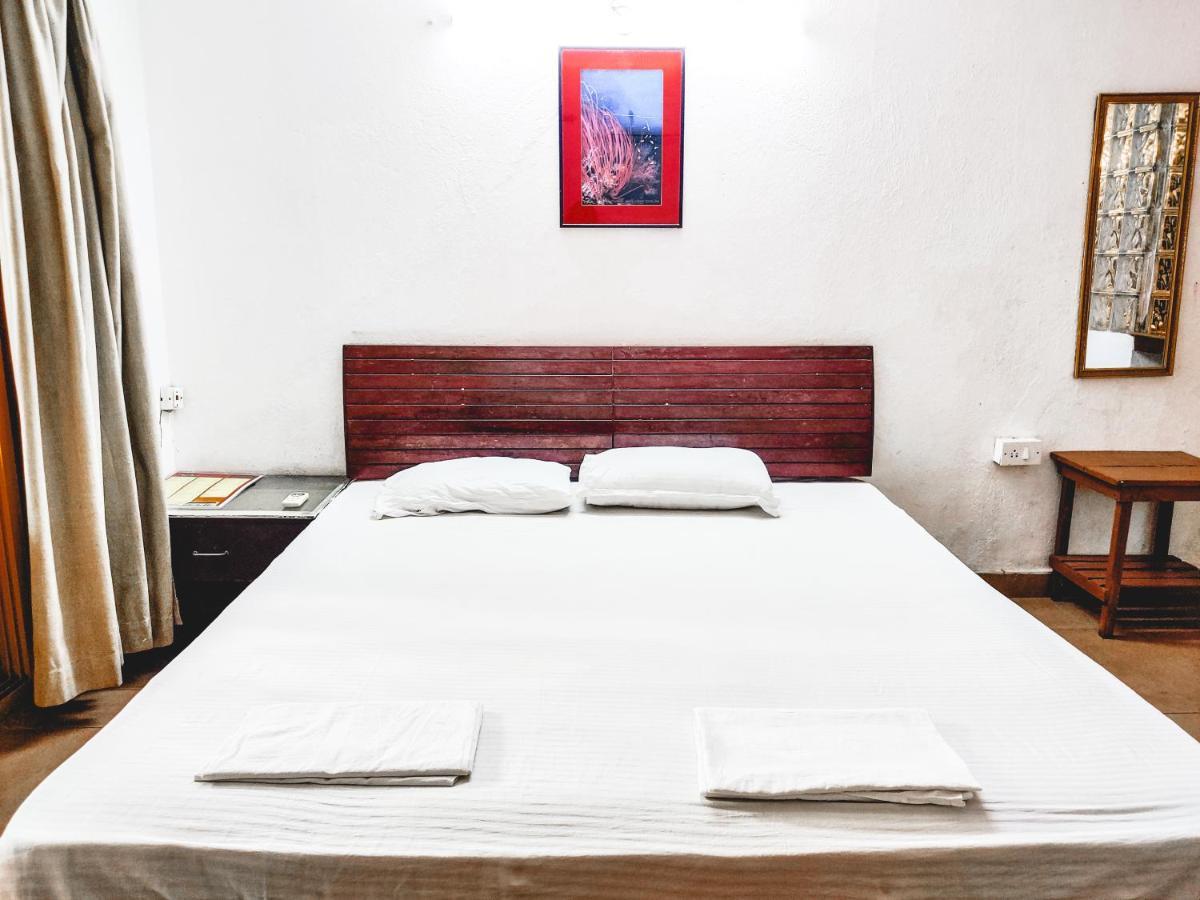 Piggy Calangute By Urban Nomads - Dorms & Pvt Rooms Гоа Экстерьер фото