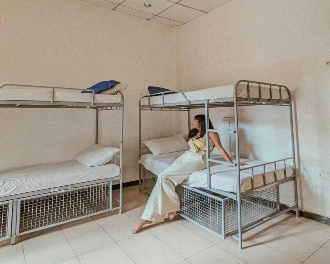 Piggy Calangute By Urban Nomads - Dorms & Pvt Rooms Гоа Экстерьер фото