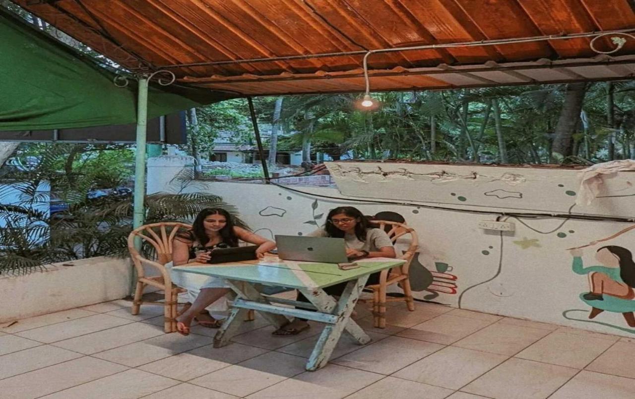 Piggy Calangute By Urban Nomads - Dorms & Pvt Rooms Гоа Экстерьер фото