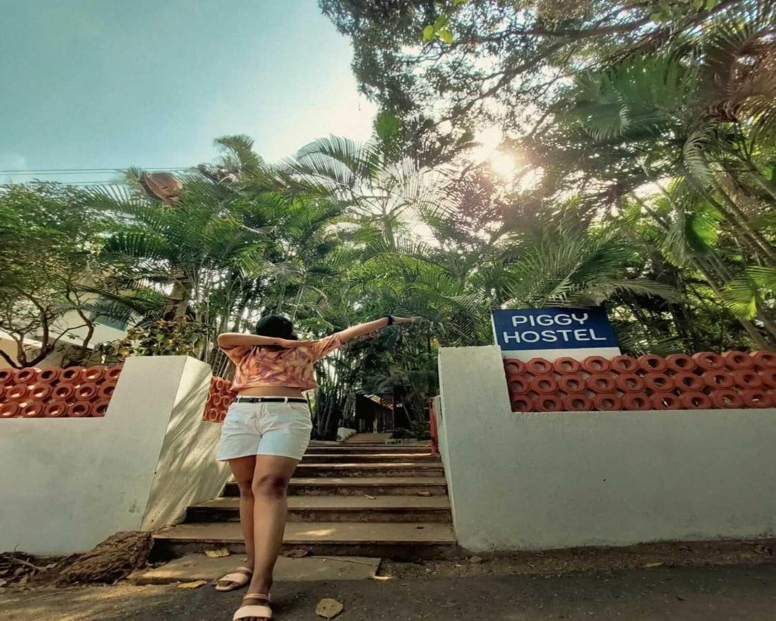 Piggy Calangute By Urban Nomads - Dorms & Pvt Rooms Гоа Экстерьер фото