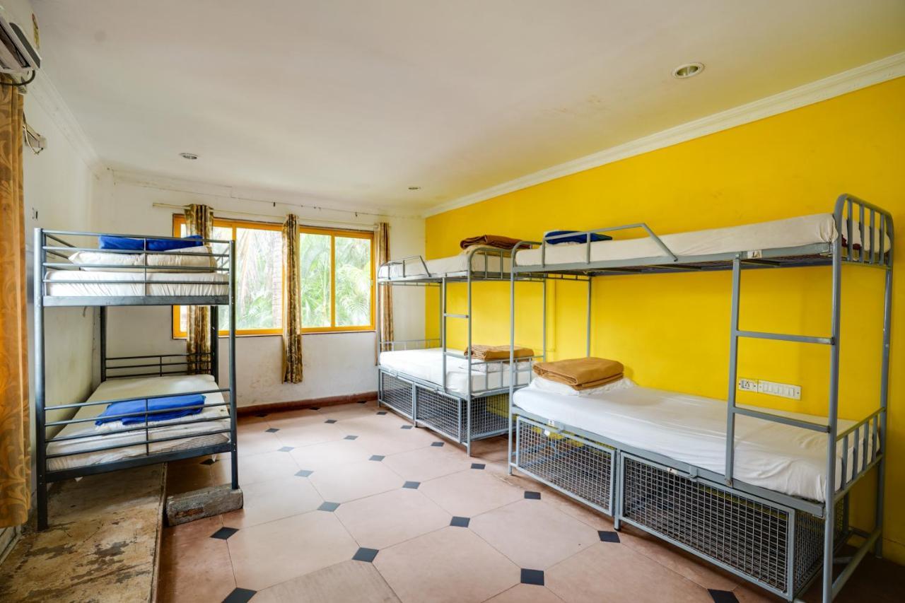 Piggy Calangute By Urban Nomads - Dorms & Pvt Rooms Гоа Экстерьер фото