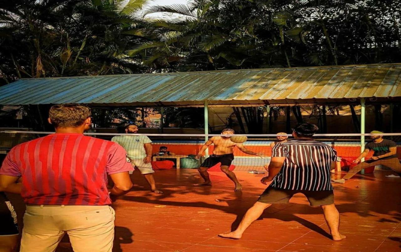 Piggy Calangute By Urban Nomads - Dorms & Pvt Rooms Гоа Экстерьер фото