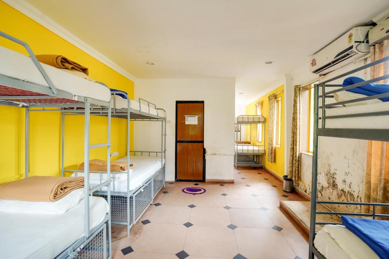 Piggy Calangute By Urban Nomads - Dorms & Pvt Rooms Гоа Экстерьер фото