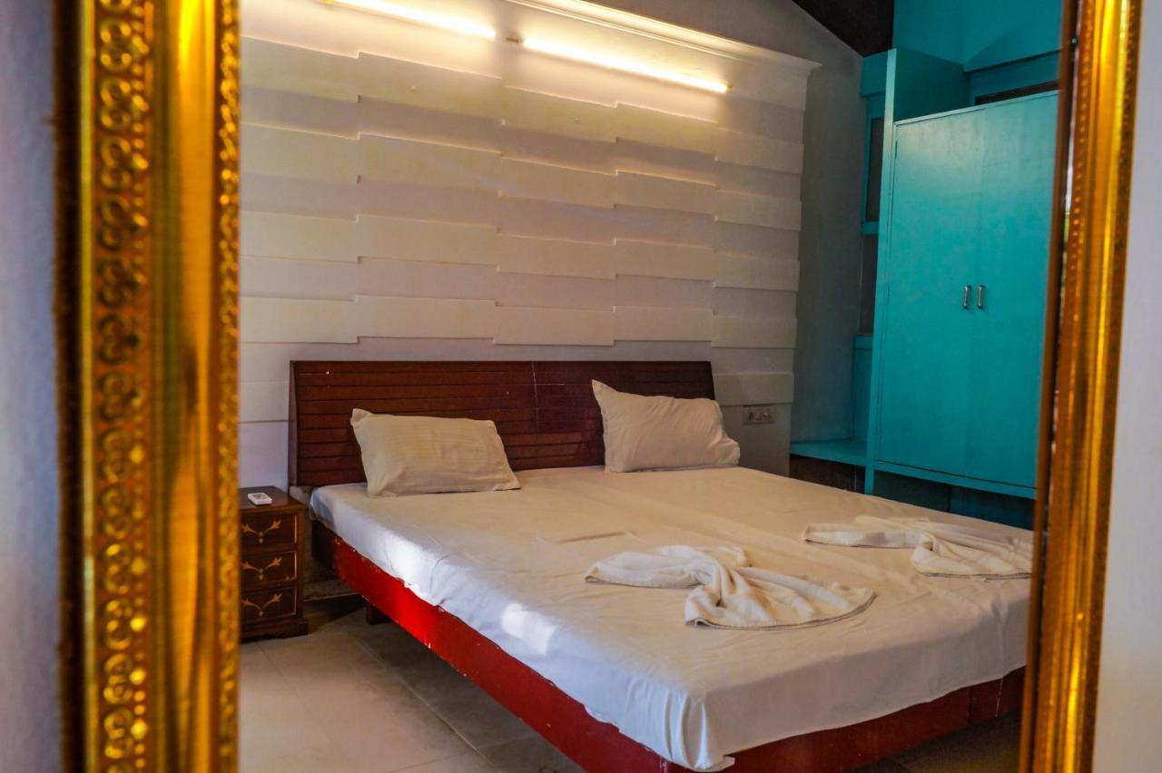 Piggy Calangute By Urban Nomads - Dorms & Pvt Rooms Гоа Экстерьер фото